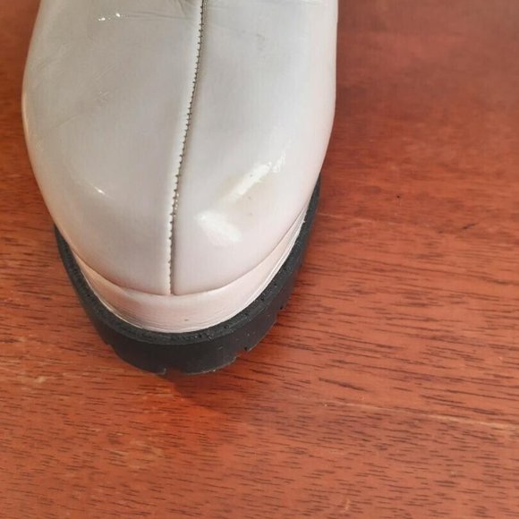 WildDiva PU Leather Block Heel Boot Side Zipper White Size 9 Worn Once - Picture 10 of 11
